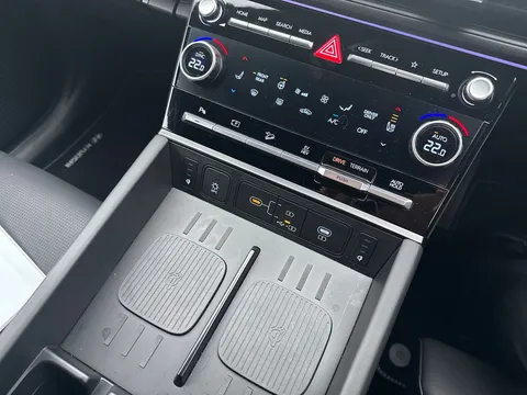 DT25ZZN Hyundai Santa Fe 1.6 TGDi PHEV Calligraphy 5dr 4WD Auto [6 Seats] Thumbnail #35