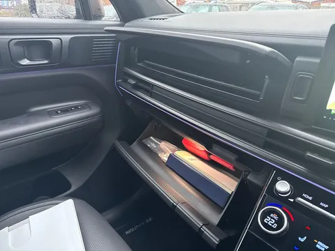 DT25ZZN Hyundai Santa Fe 1.6 TGDi PHEV Calligraphy 5dr 4WD Auto [6 Seats] Thumbnail #36