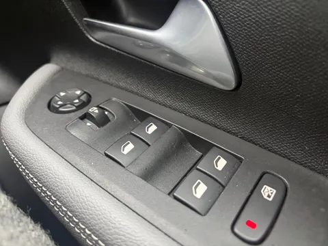 DY72EOE Vauxhall Mokka 100kW Elite Premium 50kWh 5dr Auto Thumbnail #51