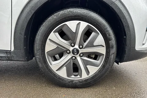 SG70MDX Kia E-Niro 150kW 4 64kWh 5dr Auto Thumbnail #10