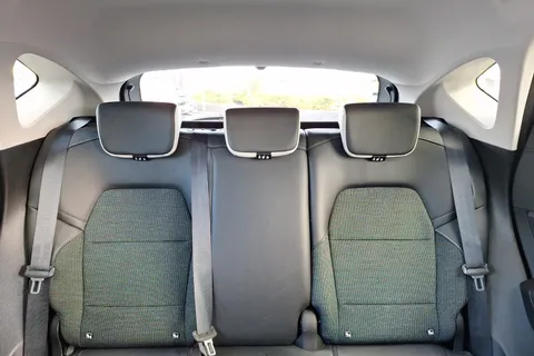 PJ22UOA Renault Captur 1.3 TCE 140 SE Edition 5dr EDC Thumbnail #11