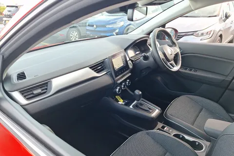 PJ22UOA Renault Captur 1.3 TCE 140 SE Edition 5dr EDC Thumbnail #21