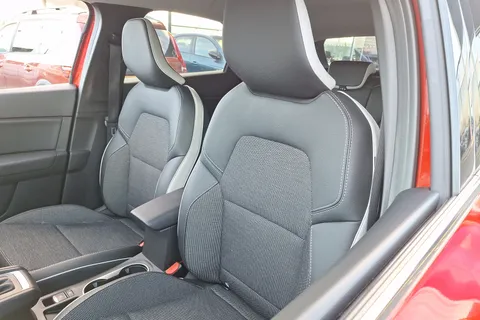 PJ22UOA Renault Captur 1.3 TCE 140 SE Edition 5dr EDC Thumbnail #22