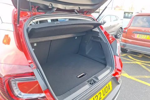 PJ22UOA Renault Captur 1.3 TCE 140 SE Edition 5dr EDC Thumbnail #24