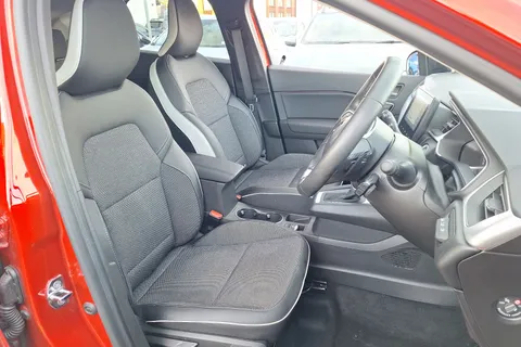 PJ22UOA Renault Captur 1.3 TCE 140 SE Edition 5dr EDC Thumbnail #29