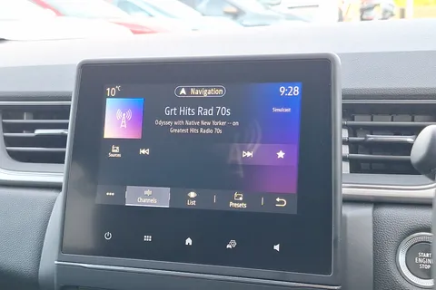 PJ22UOA Renault Captur 1.3 TCE 140 SE Edition 5dr EDC Thumbnail #37