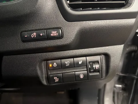 NJ71CMO Nissan LEAF 160kW e+ N-Connecta 62kWh 5dr Auto Thumbnail #21