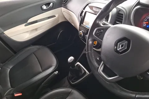 DE19VGR Renault Captur 0.9 TCE 90 GT Line 5dr Thumbnail #13
