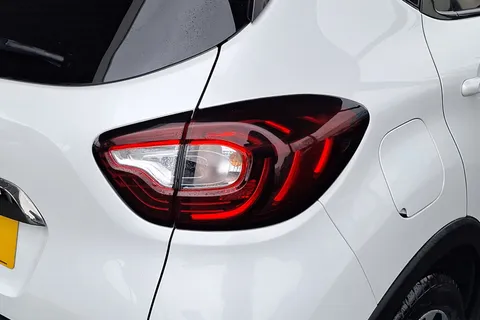 DE19VGR Renault Captur 0.9 TCE 90 GT Line 5dr Thumbnail #37