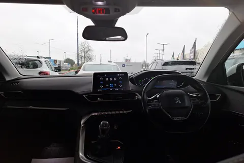 DE68OBW Peugeot 3008 1.5 BlueHDi Allure 5dr Thumbnail #4