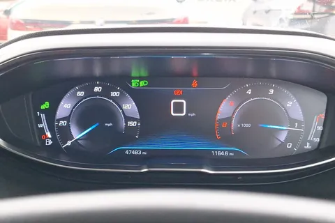 DE68OBW Peugeot 3008 1.5 BlueHDi Allure 5dr Thumbnail #12