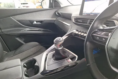 DE68OBW Peugeot 3008 1.5 BlueHDi Allure 5dr Thumbnail #13