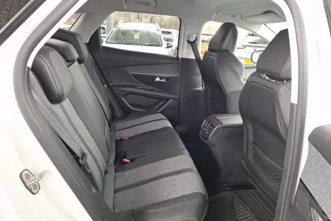 DE68OBW Peugeot 3008 1.5 BlueHDi Allure 5dr Thumbnail #14