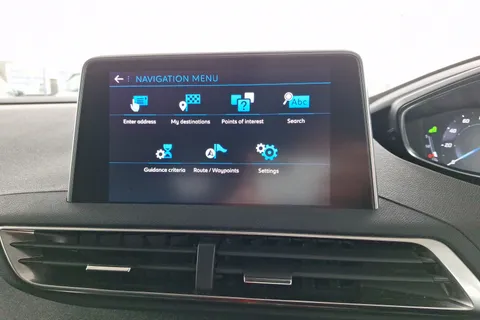 DE68OBW Peugeot 3008 1.5 BlueHDi Allure 5dr Thumbnail #20