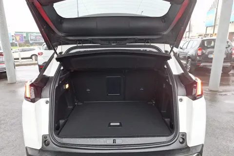 DE68OBW Peugeot 3008 1.5 BlueHDi Allure 5dr Thumbnail #24