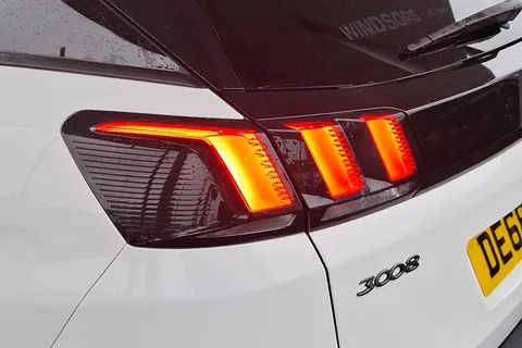 DE68OBW Peugeot 3008 1.5 BlueHDi Allure 5dr Thumbnail #26