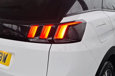 DE68OBW Peugeot 3008 1.5 BlueHDi Allure 5dr Thumbnail #27