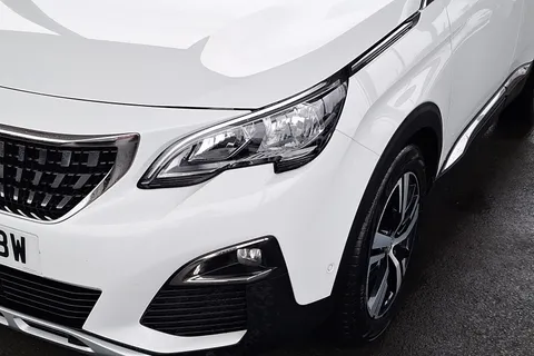 DE68OBW Peugeot 3008 1.5 BlueHDi Allure 5dr Thumbnail #38