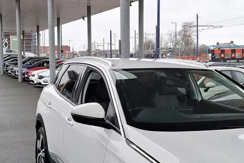 DE68OBW Peugeot 3008 1.5 BlueHDi Allure 5dr Thumbnail #39