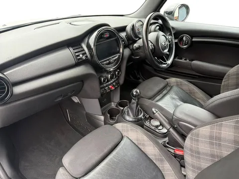 YP66HLO Mini Convertible 1.5 Cooper D 2dr Thumbnail #4