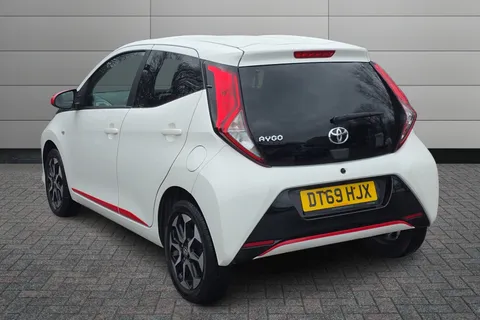 DT69HJX Toyota AYGO 1.0 VVT-i X-Trend 5dr Thumbnail #4