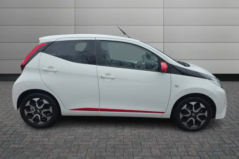 DT69HJX Toyota AYGO 1.0 VVT-i X-Trend 5dr Thumbnail #6