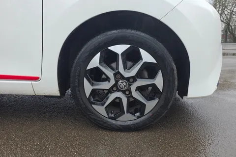 DT69HJX Toyota AYGO 1.0 VVT-i X-Trend 5dr Thumbnail #10