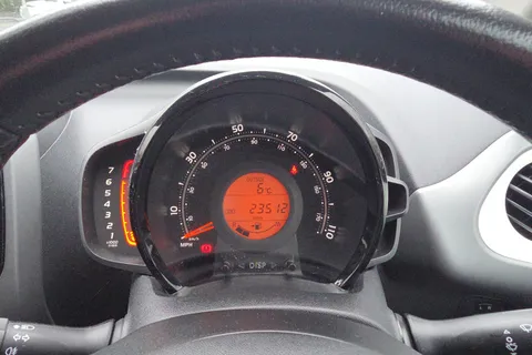 DT69HJX Toyota AYGO 1.0 VVT-i X-Trend 5dr Thumbnail #12