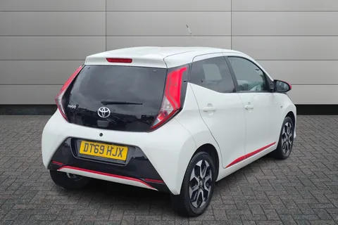DT69HJX Toyota AYGO 1.0 VVT-i X-Trend 5dr Thumbnail #13