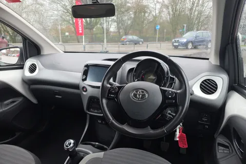 DT69HJX Toyota AYGO 1.0 VVT-i X-Trend 5dr Thumbnail #14