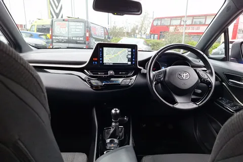 FL19ZKT Toyota C-HR 1.2T Dynamic 5dr Thumbnail #4