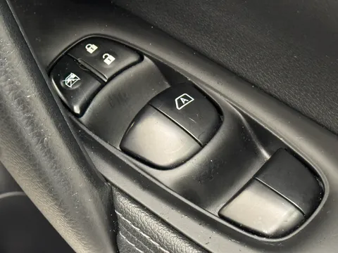 VE16NHB Nissan Qashqai 1.5 dCi Tekna 5dr Thumbnail #20