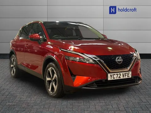 YC72VFE Nissan Qashqai 1.3 DiG-T MH N-Connecta [Glass Roof] 5dr Thumbnail #1