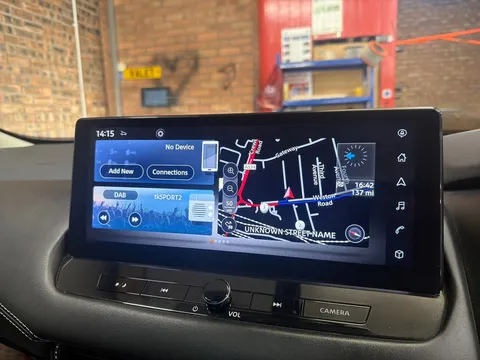 YC72VFE Nissan Qashqai 1.3 DiG-T MH N-Connecta [Glass Roof] 5dr Thumbnail #12