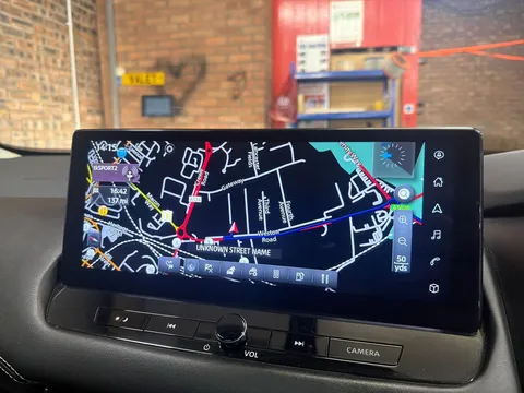 YC72VFE Nissan Qashqai 1.3 DiG-T MH N-Connecta [Glass Roof] 5dr Thumbnail #13