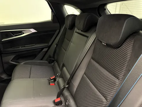 DU25VVJ Renault Austral E-Tech FHEV Iconic Esprit Alpine 5dr Auto Thumbnail #11