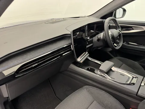 DU25VVJ Renault Austral E-Tech FHEV Iconic Esprit Alpine 5dr Auto Thumbnail #13