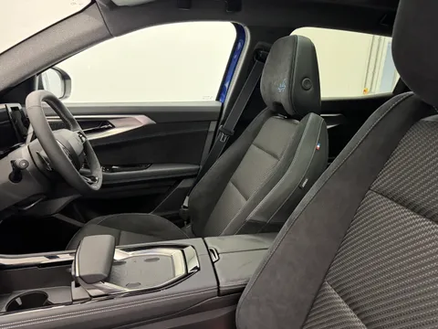 DU25VVJ Renault Austral E-Tech FHEV Iconic Esprit Alpine 5dr Auto Thumbnail #14