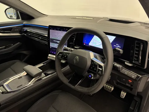 DU25VVJ Renault Austral E-Tech FHEV Iconic Esprit Alpine 5dr Auto Thumbnail #20