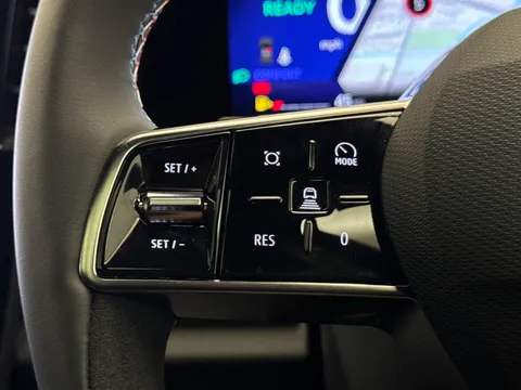 DU25VVJ Renault Austral E-Tech FHEV Iconic Esprit Alpine 5dr Auto Thumbnail #22