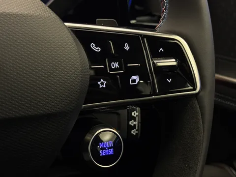 DU25VVJ Renault Austral E-Tech FHEV Iconic Esprit Alpine 5dr Auto Thumbnail #23