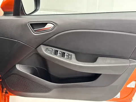 DL21CKG Renault Clio 1.0 TCe 90 Iconic 5dr Thumbnail #19