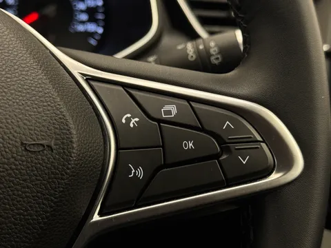 DL21CKG Renault Clio 1.0 TCe 90 Iconic 5dr Thumbnail #23