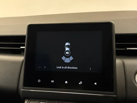 DL21CKG Renault Clio 1.0 TCe 90 Iconic 5dr Thumbnail #27