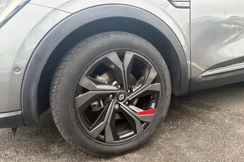 33 of 40 for Renault ARKANA 1.6 E-TECH Hybrid 145 R.S. Line 5dr Auto