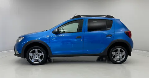 DY67BYX Dacia Sandero Stepway 0.9 TCe Laureate 5dr Thumbnail #4