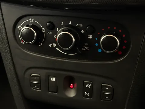 DY67BYX Dacia Sandero Stepway 0.9 TCe Laureate 5dr Thumbnail #27