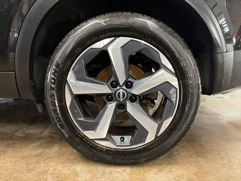 YF72VWM Nissan Qashqai 1.3 DiG-T MH N-Connecta 5dr Thumbnail #9