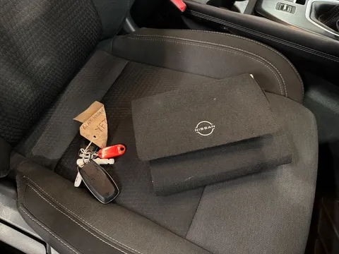 YF72VWM Nissan Qashqai 1.3 DiG-T MH N-Connecta 5dr Thumbnail #21