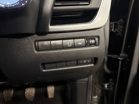 YF72VWM Nissan Qashqai 1.3 DiG-T MH N-Connecta 5dr Thumbnail #24